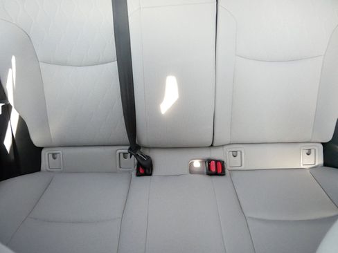 Used 2025 Toyota Corolla Cross LE image 13