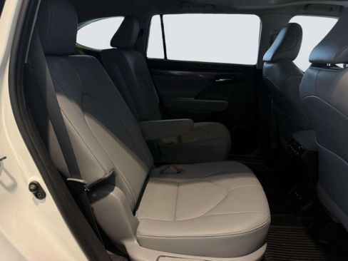 Used 2021 Toyota Highlander Limited AWD/4WD image 37