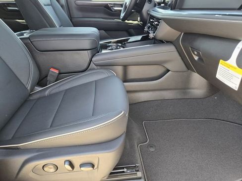 New 2026 Chevrolet Suburban Premier image 10