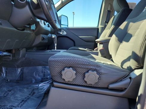 Used 2018 Nissan Frontier PRO-4X image 16