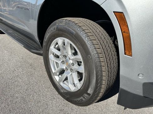 New 2026 Chevrolet Suburban LS image 8