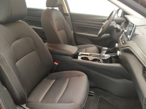 Used 2024 Nissan Altima 2.5 SV image 21