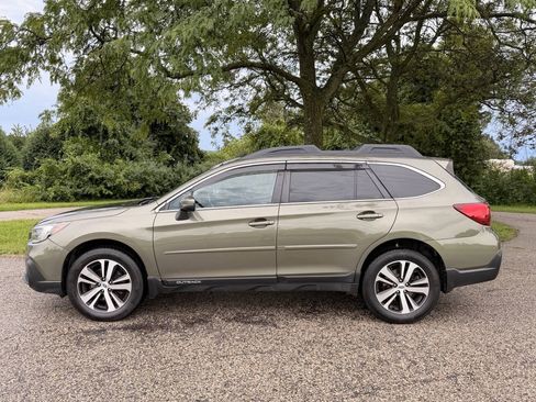 Used 2018 Subaru Outback 2.5i Limited AWD/4WD image 2