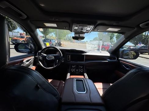 Used 2023 GMC Yukon Denali Ultimate AWD/4WD image 16