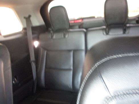 Used 2020 Ford Explorer XLT w/ Equipment Group 202A image 7