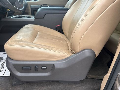 Used 2016 Ford F350 Lariat w/ Lariat Interior Package image 9