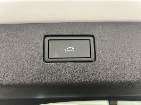 New 2025 Volkswagen Tiguan SE image 36