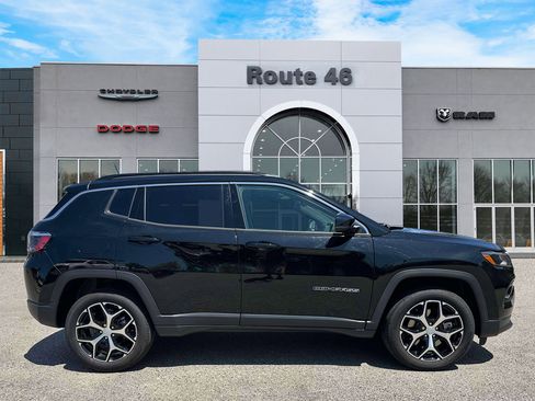 Used 2024 Jeep Compass Limited w/ Sun and Sound Group AWD/4WD image 6