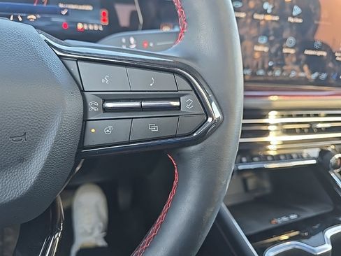 Used 2025 Chevrolet Traverse RS image 20