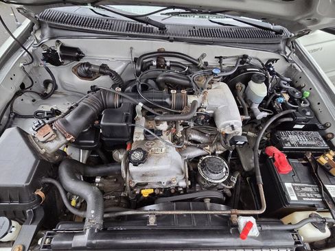 Used 2001 Toyota Tacoma 4x4 Xtracab image 12