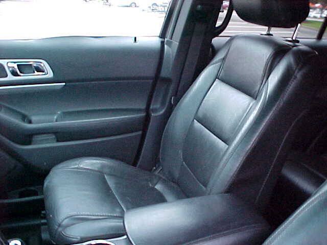 Used 2014 Ford Explorer XLT w/ Equipment Group 202A AWD/4WD image 49