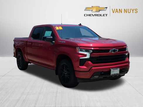 Used 2025 Chevrolet Silverado 1500 RST w/ Convenience Package II RWD image 3