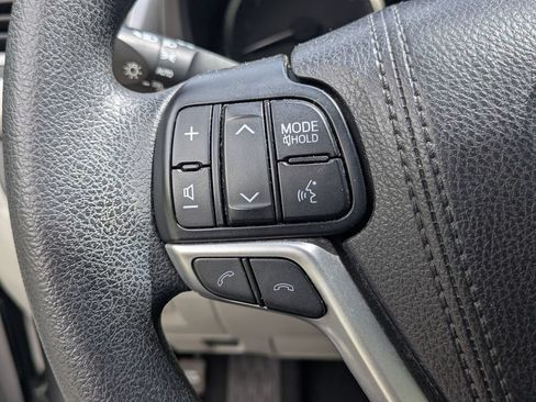 Used 2017 Toyota Highlander LE FWD image 28
