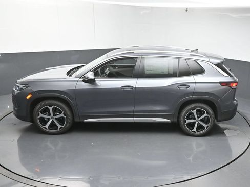 Used 2025 Volkswagen Tiguan SE FWD image 46