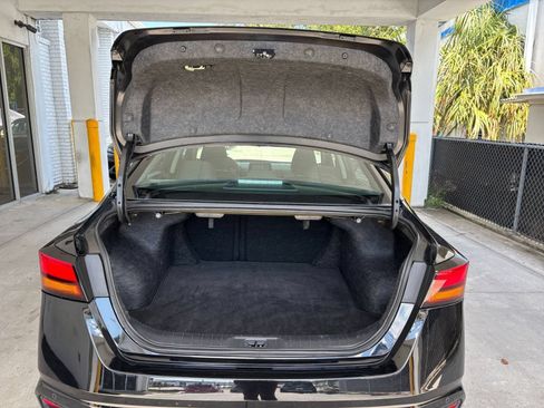 Used 2025 Nissan Altima 2.5 SV FWD image 31