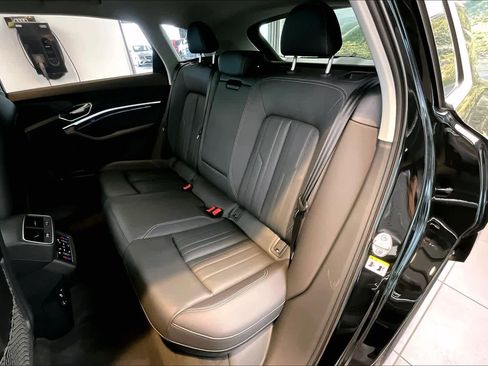 Used 2024 Audi Q8 e-tron Premium Plus w/ Premium Plus Package image 19