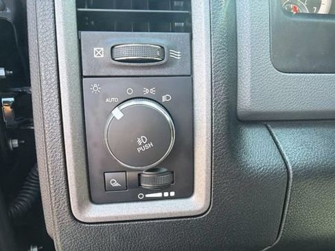 Used 2017 RAM 1500 Express AWD/4WD image 19