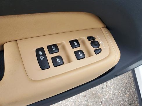 Certified 2023 Volvo XC60 B5 Ultimate w/ Climate Package image 12