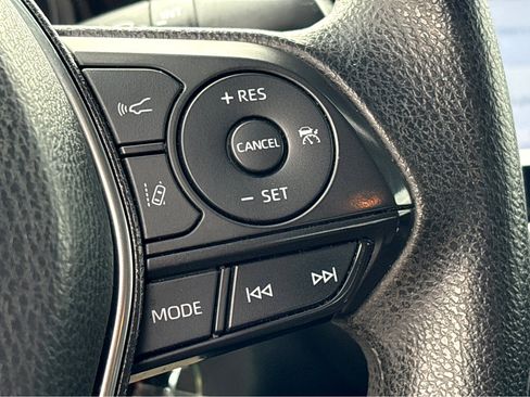 Used 2020 Toyota Camry LE FWD image 14