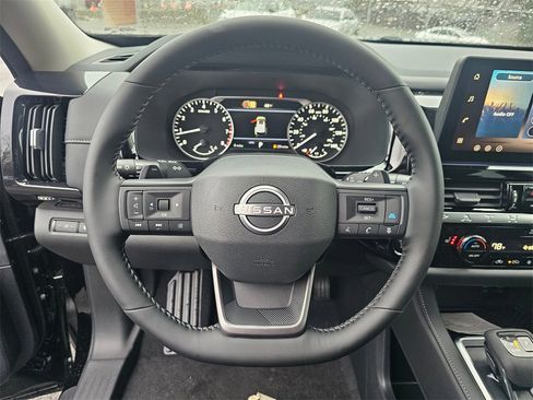 New 2026 Nissan Pathfinder SV image 10