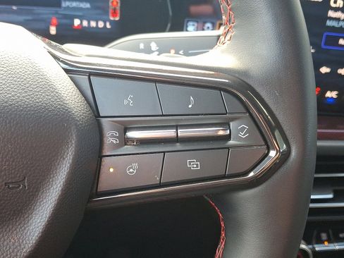 Used 2024 Chevrolet Traverse RS image 25