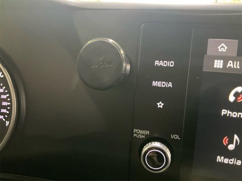 Used 2024 Kia Carnival LX image 20