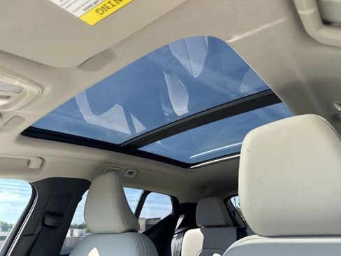 Certified 2026 Volvo XC40 B5 Plus AWD/4WD image 18