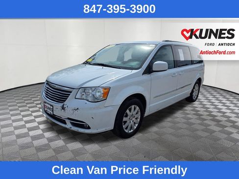 Used 2014 Chrysler Town & Country Touring FWD image 3