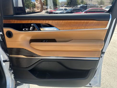 Used 2022 Jeep Grand Wagoneer Series III w/ Rear Seat Video Group 1 AWD/4WD image 36
