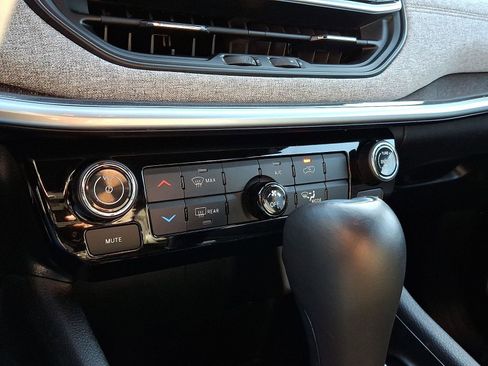 Used 2023 Jeep Compass Latitude image 16