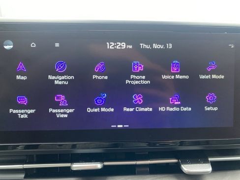 Used 2023 Kia Carnival EX image 18