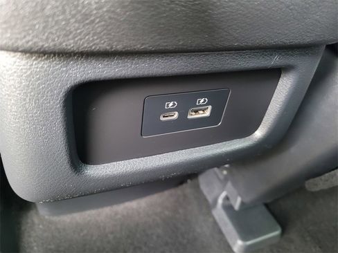 Used 2025 Nissan Pathfinder S image 11