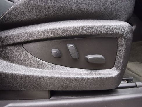 Used 2016 Chevrolet Suburban LT image 21