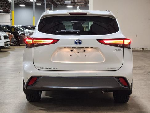 Used 2021 Toyota Highlander Limited FWD image 10