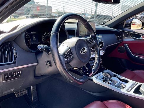 Used 2018 Kia Stinger GT2 image 17