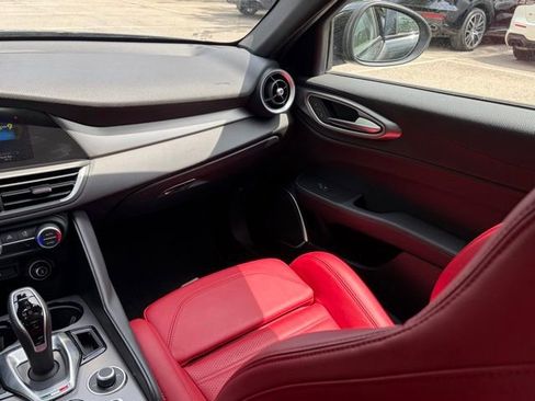 Used 2023 Alfa Romeo Giulia Veloce AWD/4WD image 46