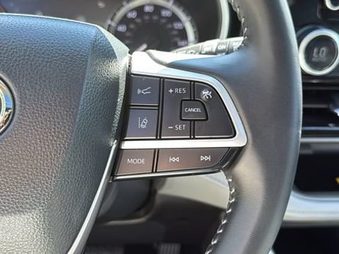 Used 2026 Toyota Highlander XLE AWD/4WD image 13