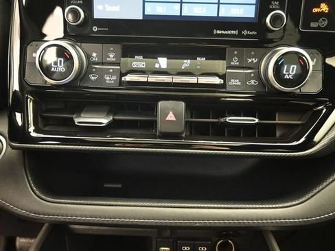 Used 2021 Toyota Highlander XSE FWD image 18