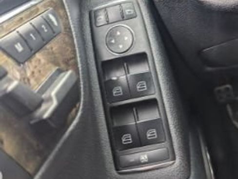 Used 2009 Mercedes-Benz C 350 Sport image 30