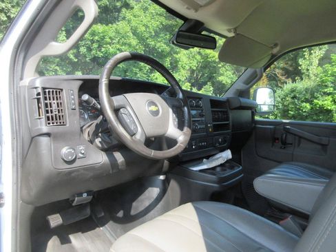 Used 2021 Chevrolet Express 2500 w/ Driver Convenience Package RWD image 30
