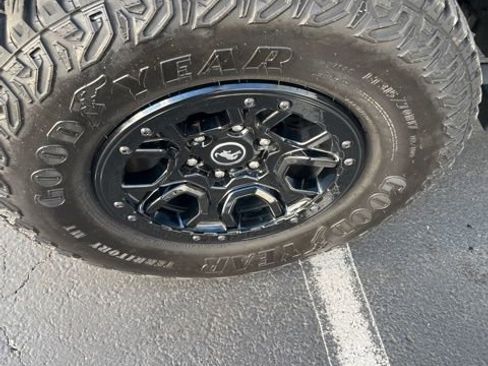 Used 2024 Ford Bronco Wildtrak image 10