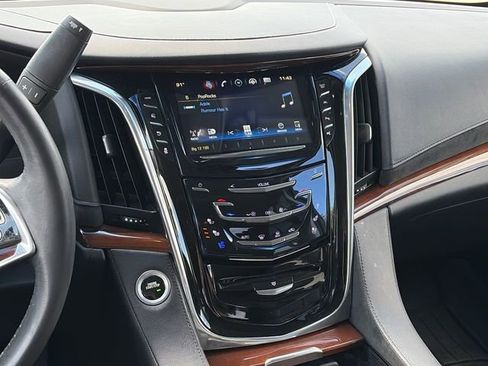 Used 2018 Cadillac Escalade Luxury image 14