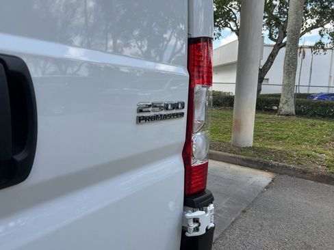 Used 2025 RAM ProMaster 2500 w/ Convenience Group FWD image 16