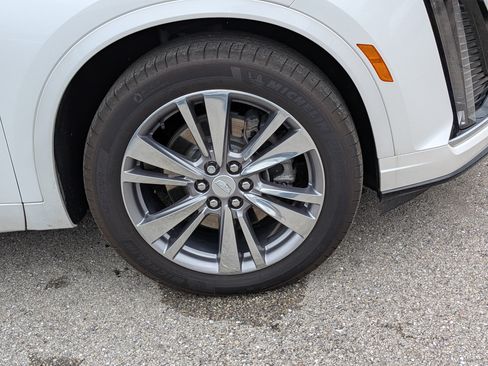 Used 2024 Cadillac XT6 Premium Luxury FWD image 11