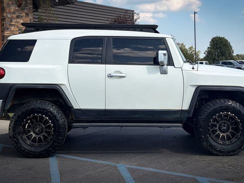 Used 2012 Toyota FJ Cruiser 2WD w/ Convenience Pkg image 23