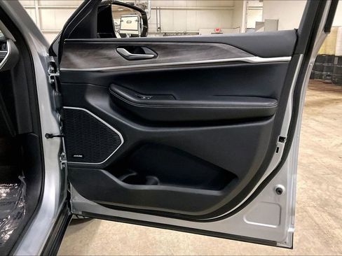 Used 2021 Jeep Grand Cherokee L Limited image 23