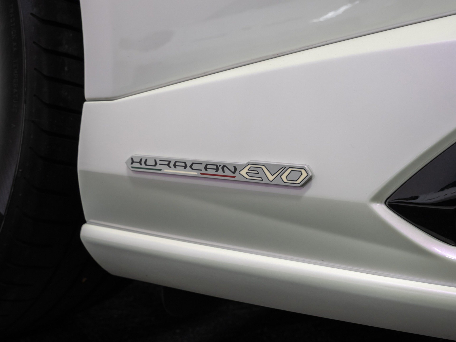 Used 2024 Lamborghini Huracan EVO AWD/4WD image 12