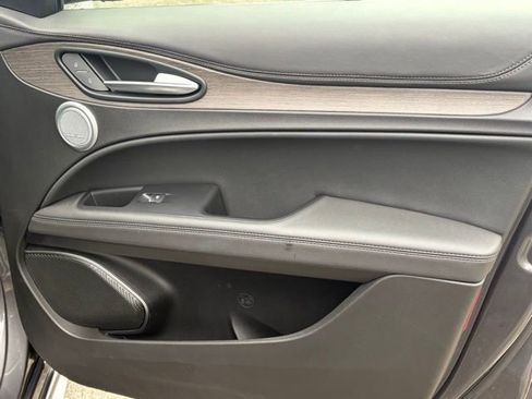 Used 2023 Alfa Romeo Stelvio Ti image 36