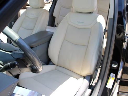 Used 2020 Cadillac XT6 Premium Luxury FWD image 16
