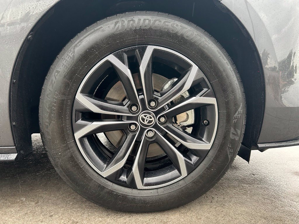 Used 2025 Toyota Sienna Platinum AWD/4WD image 31